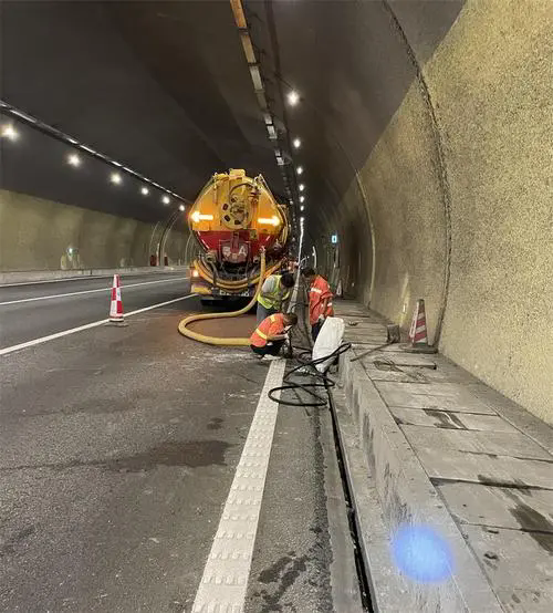 漳县隧道排水渠清淤